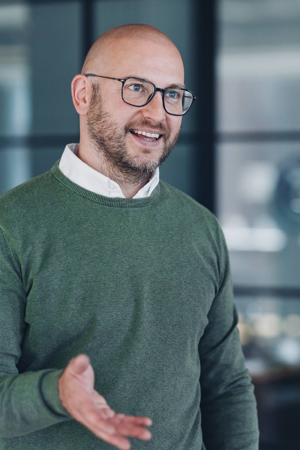 A Turrent adviser in conversation